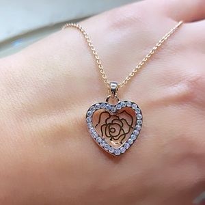 Rose Gold Diamond Heart Flower Pendent Necklace